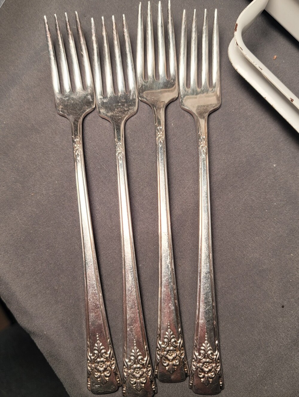 Vintage Wm Rogers Mountain Rose Decorative Silver Plated Dinner Forks. Set of 4